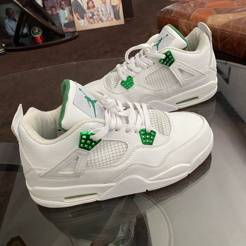 Jordan 4 Metrallic Green